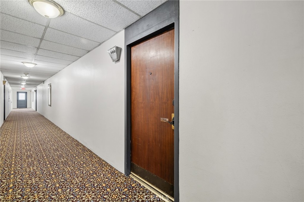 https://media.crmls.org/medias/7c232fdf-d953-4cd3-baa6-77ab6f55a1fb.jpg?preset=X-Large