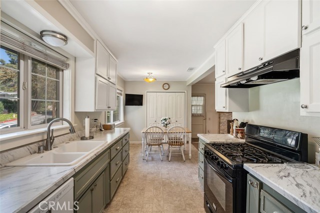 4940 Glencove Avenue photo 8