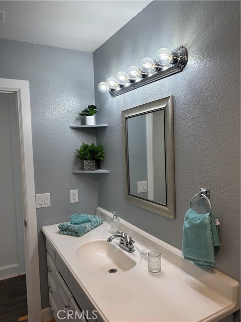 Detail Gallery Image 12 of 37 For 16104 Stagecoach Ave, Palmdale,  CA 93591 - 3 Beds | 2 Baths