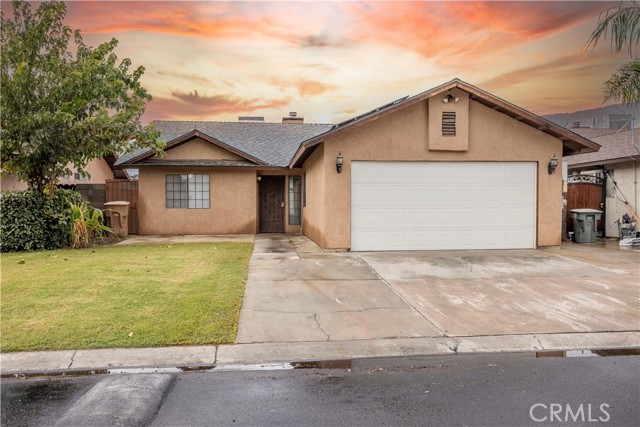 Detail Gallery Image 3 of 33 For 5905 Stone Bridge Ln, Bakersfield,  CA 93313 - 4 Beds | 2 Baths