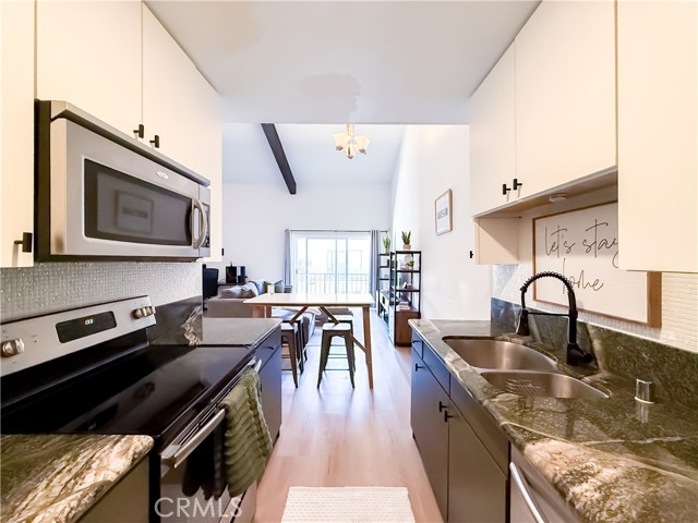 Detail Gallery Image 14 of 25 For 5460 White Oak Ave #C338,  Encino,  CA 91316 - 1 Beds | 1 Baths