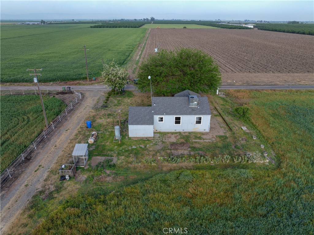 https://media.crmls.org/medias/7c244a2f-b10c-45d8-8657-ef4719b3d20e.jpg?preset=X-Large