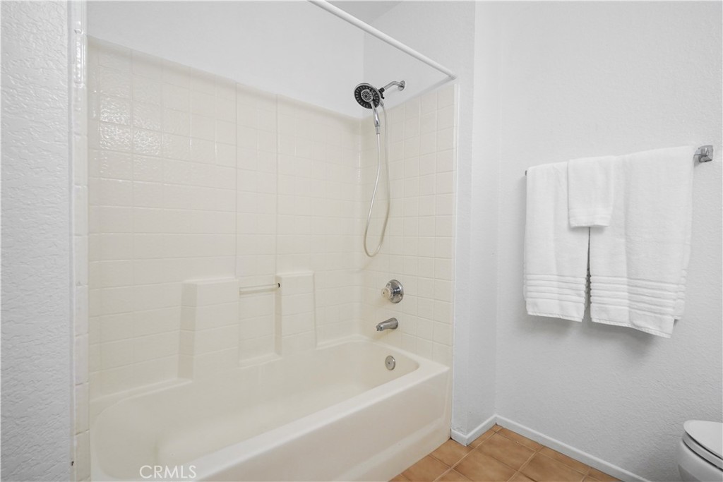 https://media.crmls.org/medias/7c245882-acc0-4840-9732-9d99478cc22a.jpg?preset=X-Large