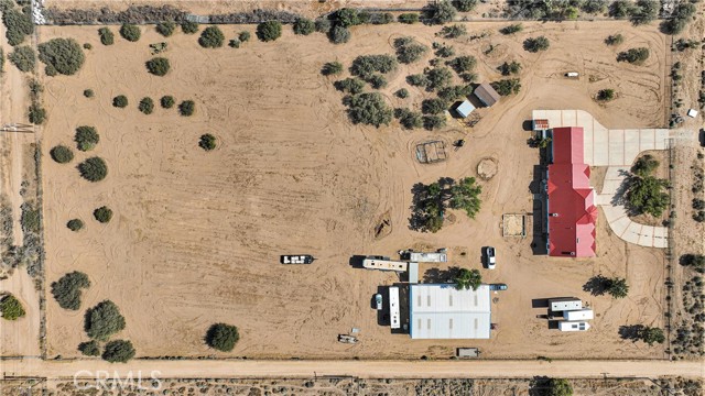 8381 White Road, Phelan CA: https://media.crmls.org/medias/7c25544d-eac4-4f60-964c-4b1c20b6f4a9.jpg