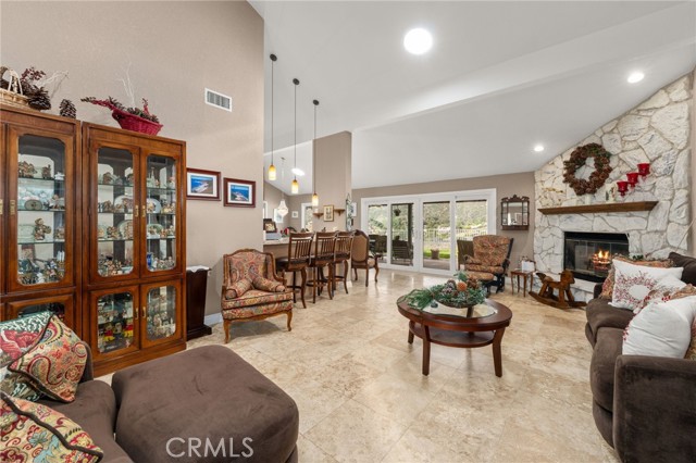 36608 Oak Ridge Drive, Yucaipa CA: https://media.crmls.org/medias/7c25c65f-c5dc-41f8-bce7-20daca52aeec.jpg