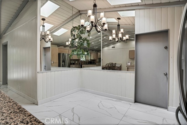 Detail Gallery Image 11 of 39 For 19710 Henshaw St, Woodland Hills,  CA 91364 - 4 Beds | 4 Baths
