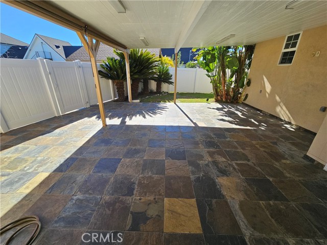 Detail Gallery Image 18 of 25 For 13824 Valerio, Van Nuys,  CA 91405 - 3 Beds | 3 Baths