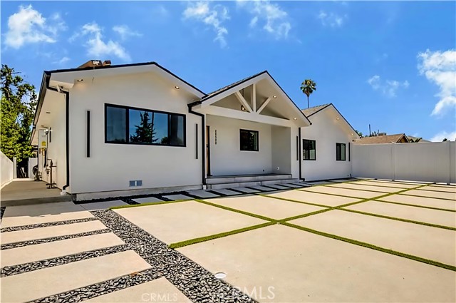 20522 Sherman Way, Winnetka CA: https://media.crmls.org/medias/7c26c23c-3cb7-49f8-a035-1e41a938b934.jpg