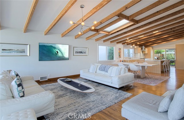 Detail Gallery Image 11 of 26 For 308 Poppy Ave, Corona Del Mar,  CA 92625 - 4 Beds | 3 Baths