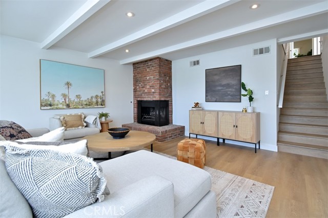 3753 Berry Drive, Studio City CA: https://media.crmls.org/medias/7c27b12a-3a35-49ed-b5e7-dff22e071234.jpg