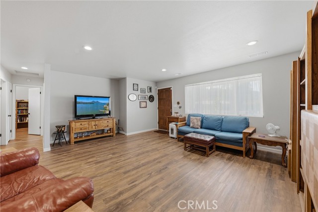 Detail Gallery Image 8 of 52 For 6802 Doris Circle, Lucerne,  CA 95458 - 3 Beds | 2 Baths