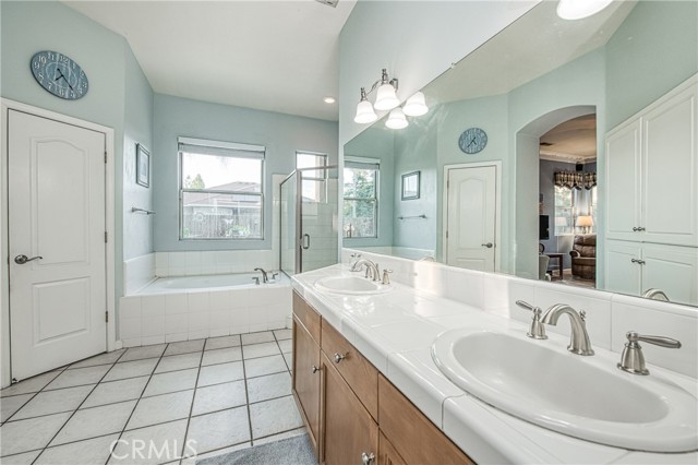 2737 Sussex Avenue, Clovis CA: https://media.crmls.org/medias/7c28dd77-a9bb-4ed5-bfae-12c6428bd1dc.jpg