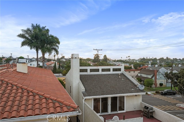 202 Lucia Avenue, Redondo Beach, California 90277, 5 Bedrooms Bedrooms, ,3 BathroomsBathrooms,Residential,Sold,Lucia,SB21191520