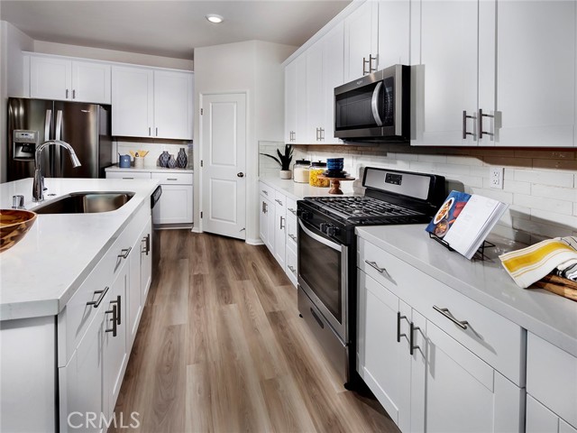 Detail Gallery Image 3 of 14 For 19520 Hanging Rock Rd, Lake Elsinore,  CA 92532 - 4 Beds | 3 Baths