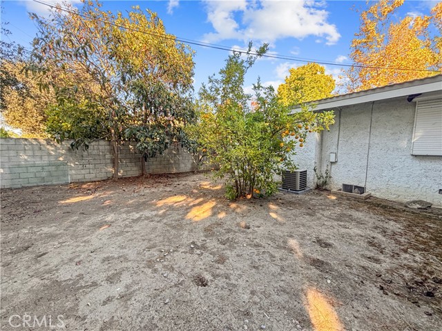 Image 9 of 17 For 2432 Larchmont Avenue
