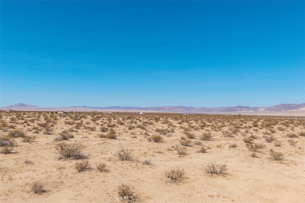 https://media.crmls.org/medias/7c2b24e9-aeaa-4a99-a12f-60f7d1365c98.jpg?preset=X-Large