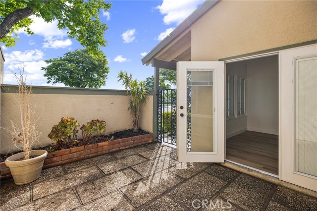 Detail Gallery Image 3 of 19 For 1326 via Del Rio, Corona,  CA 92882 - 3 Beds | 1/1 Baths