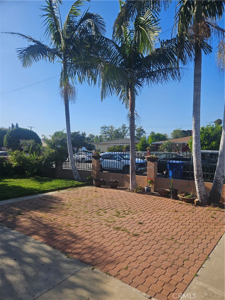 https://media.crmls.org/medias/7c2b6de1-5371-4aa4-bed0-1de7667594c6.jpg?preset=X-Large