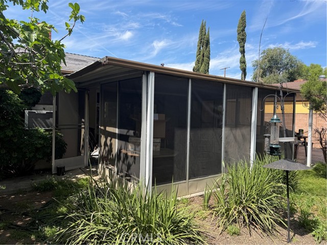 Detail Gallery Image 4 of 15 For 7232 Zelzah, Reseda,  CA 91335 - 3 Beds | 2 Baths