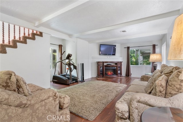 Detail Gallery Image 11 of 35 For 9340 Burnet Ave, North Hills,  CA 91343 - 5 Beds | 2/1 Baths