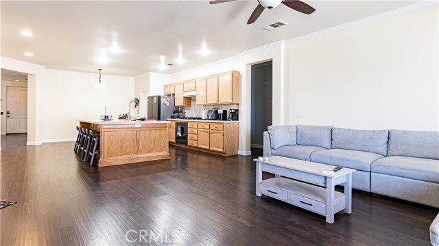 12936 Tehachapi Street, Hesperia CA: https://media.crmls.org/medias/7c2d7733-7166-444f-b789-db764bdce24c.jpg