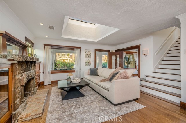 227 Ximeno Avenue, Long Beach CA: https://media.crmls.org/medias/7c2ed1be-fbb9-4703-88d5-486b2ad23b57.jpg