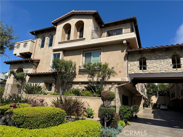 Detail Gallery Image 1 of 1 For 704 S Pacific Coast #B,  Redondo Beach,  CA 90277 - 3 Beds | 2/1 Baths