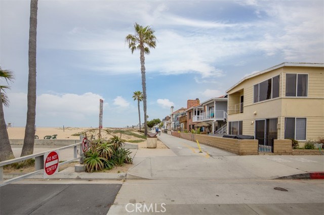 Detail Gallery Image 27 of 31 For 418 E Oceanfront, Newport Beach,  CA 92661 - 2 Beds | 2/1 Baths