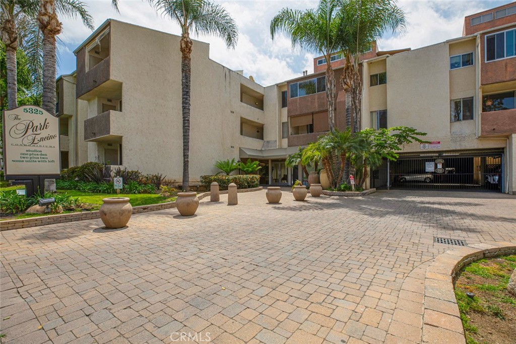5325 Newcastle Ave. #322