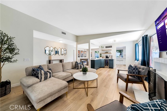 Detail Gallery Image 5 of 44 For 2809 Olive Ln, Santa Ana,  CA 92706 - 4 Beds | 2 Baths