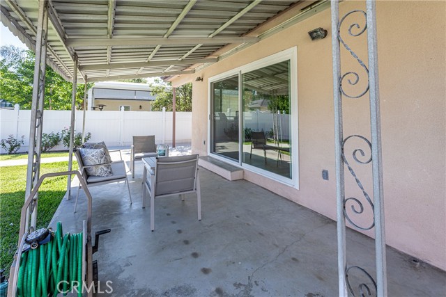 2219 W Clark Avenue, Burbank CA: https://media.crmls.org/medias/7c32752a-eb64-4841-b17c-a367a6b4a94d.jpg