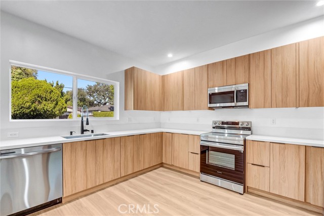 7320 Newcastle, Reseda CA: https://media.crmls.org/medias/7c32b2d8-3171-4e24-81d7-511e07937562.jpg