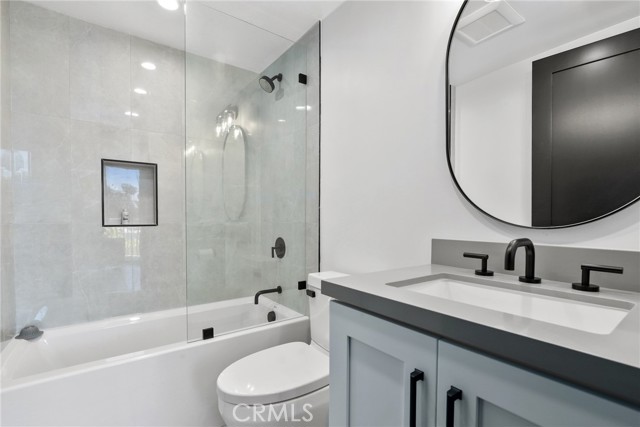 535 N Sierra Bonita Avenue, Los Angeles CA: https://media.crmls.org/medias/7c32c94a-0d03-4288-a558-b9a5f0d4c23d.jpg