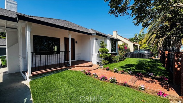 Detail Gallery Image 1 of 28 For 8954 Kramerwood Pl, Los Angeles,  CA 90034 - 3 Beds | 2 Baths
