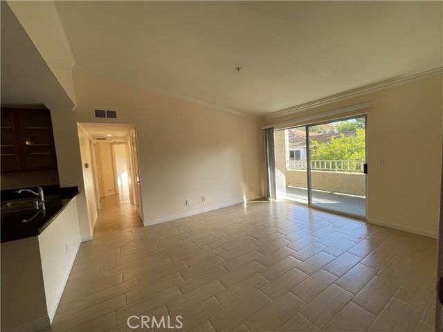 Detail Gallery Image 3 of 56 For 1965 Las Colinas Cir #308,  Corona,  CA 92879 - 2 Beds | 2 Baths