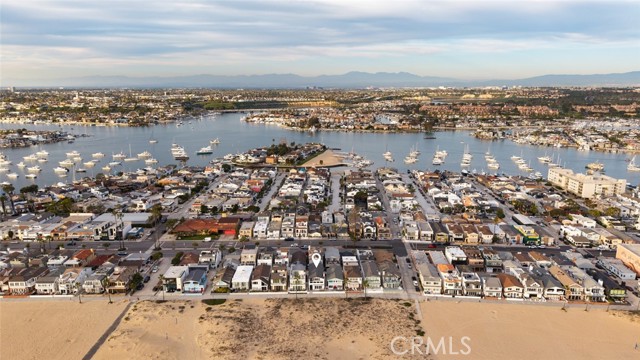 Detail Gallery Image 19 of 19 For 116 E Oceanfront, Newport Beach,  CA 92661 - 3 Beds | 2/1 Baths