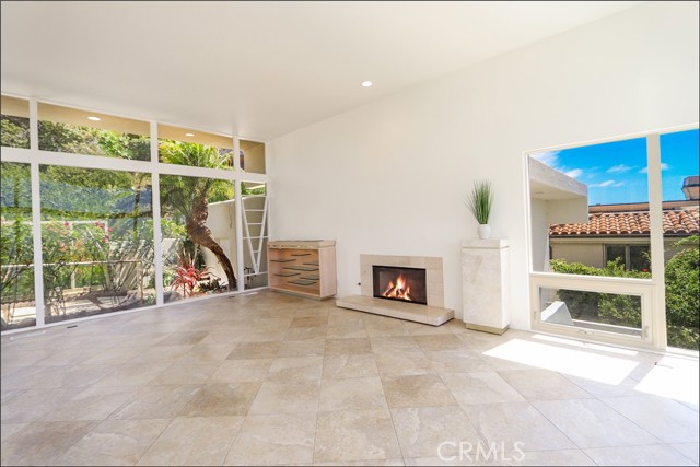 1284 Coronado Drive, Laguna Beach CA: https://media.crmls.org/medias/7c3506ca-cd7e-406f-9360-1f60cfeb6129.jpg