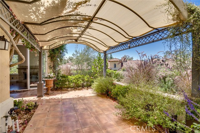 12 Savona Court, Newport Coast CA: https://media.crmls.org/medias/7c368449-d02f-4b42-82a0-f166a2fb566f.jpg