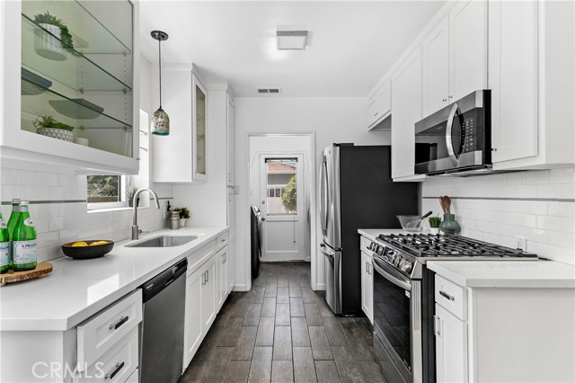 2325 Golden Avenue, Long Beach CA: https://media.crmls.org/medias/7c37027b-3e6c-421e-a9d4-95cf86a12c98.jpg