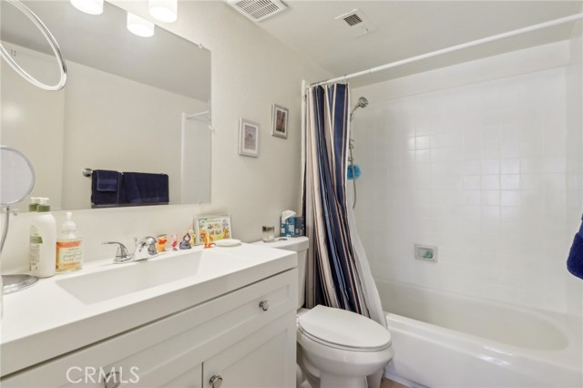 Detail Gallery Image 10 of 36 For 33 Eastern Ave #5,  Pasadena,  CA 91107 - 2 Beds | 2/1 Baths