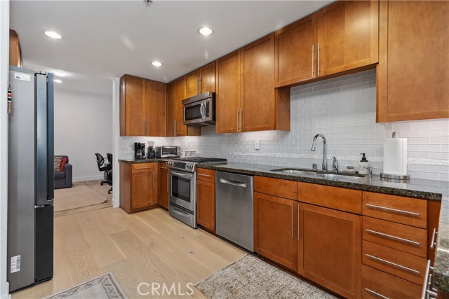 300 E 4th Street, Long Beach CA: https://media.crmls.org/medias/7c375b53-98e6-45bb-85e2-6d5644ff98d2.jpg