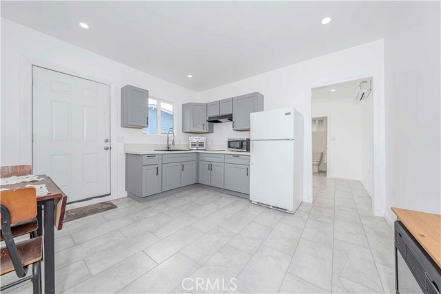 Detail Gallery Image 5 of 22 For 13613 Silverbow Ave, Norwalk,  CA 90650 - 1 Beds | 1 Baths