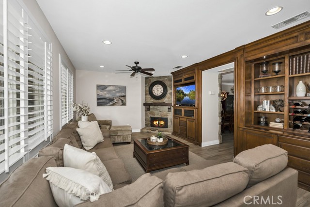 24030 Via Vizcaya, Valencia CA: https://media.crmls.org/medias/7c38d9d7-4471-49b5-a41c-29c7407eca24.jpg