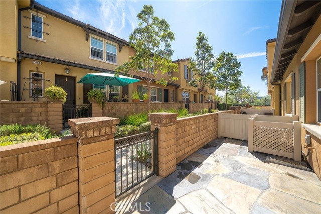 Detail Gallery Image 5 of 29 For 2846 E via Fiano, Ontario,  CA 91764 - 3 Beds | 2/1 Baths