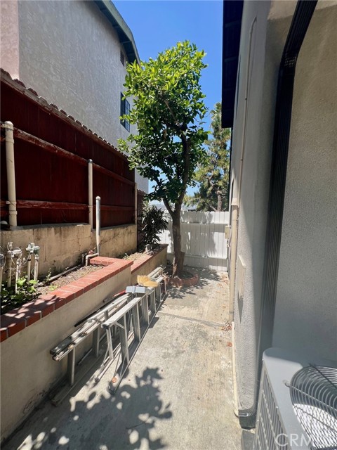 2717 Chadwick Circle, Los Angeles CA: https://media.crmls.org/medias/7c39234e-1bae-474d-b1c9-0d7e41c04094.jpg