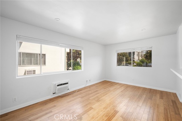 351 Salem Street, Glendale CA: https://media.crmls.org/medias/7c39d26f-c322-41bd-9942-ac9833a6ce30.jpg