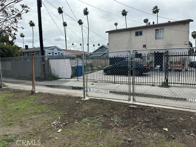 342 W 76th Street, Los Angeles CA: https://media.crmls.org/medias/7c3a0156-10ec-4884-a6f9-ed92ca10d1c7.jpg