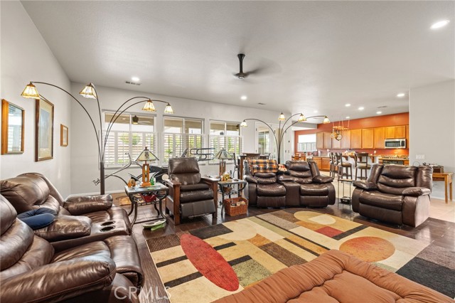 5614 Regent Hill W Terrace, Palmdale CA: https://media.crmls.org/medias/7c3a0854-e40b-47f7-9dfa-6094a86e0a00.jpg