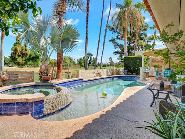 208 Kavenish S Drive, Rancho Mirage CA: https://media.crmls.org/medias/7c3a688c-3167-46cb-a3fb-532bfff0a167.jpg