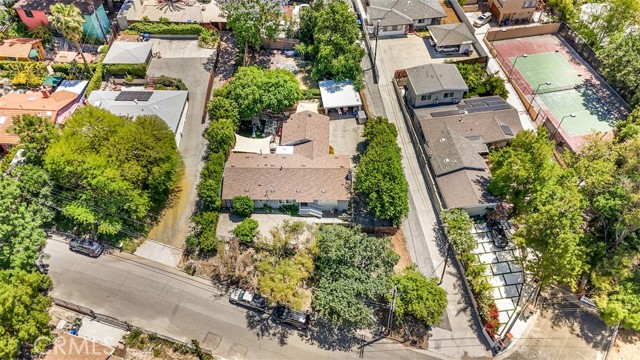 22960 Crespi Street, Woodland Hills CA: https://media.crmls.org/medias/7c3aa5f5-a981-44cb-b792-392d1abfb698.jpg